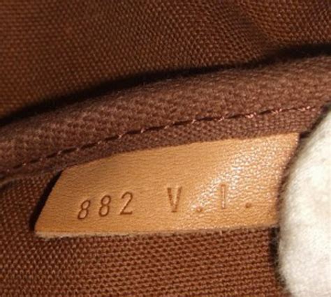 louis vuitton codice interno|Louis Vuitton luggage date code.